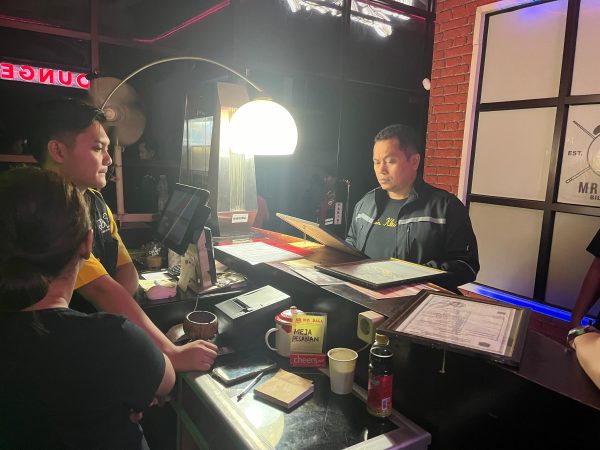 Polres Sumenep Amankan Puluhan Dos Berisi Miras Dari Dua Cafe, 34 Pengunjung Ditest Urine