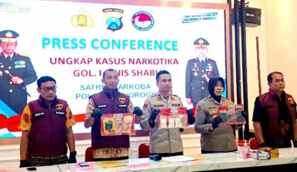 *Polres Ponorogo Amankan Pengedar Narkoba Asal Madiun, Sita 301 Gram Sabu*